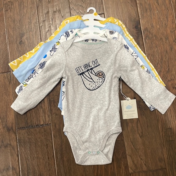 Size 12 months onesies, 4 pack- NWT - Picture 1 of 3